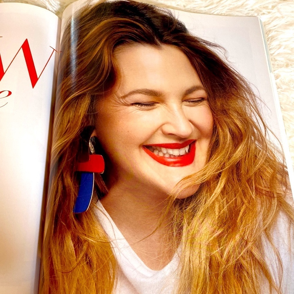 DREW BARRYMORE NEW BEAUTY MAGAZINE  Spring 2019 EUC
